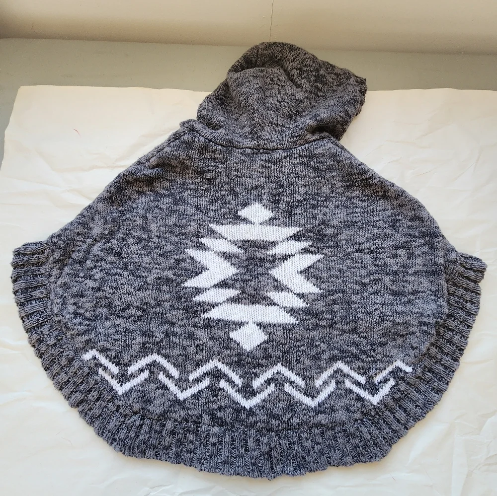 Oshkosh Genuine Tribal Knit Button Front Girls Hoodie Poncho Size 4T